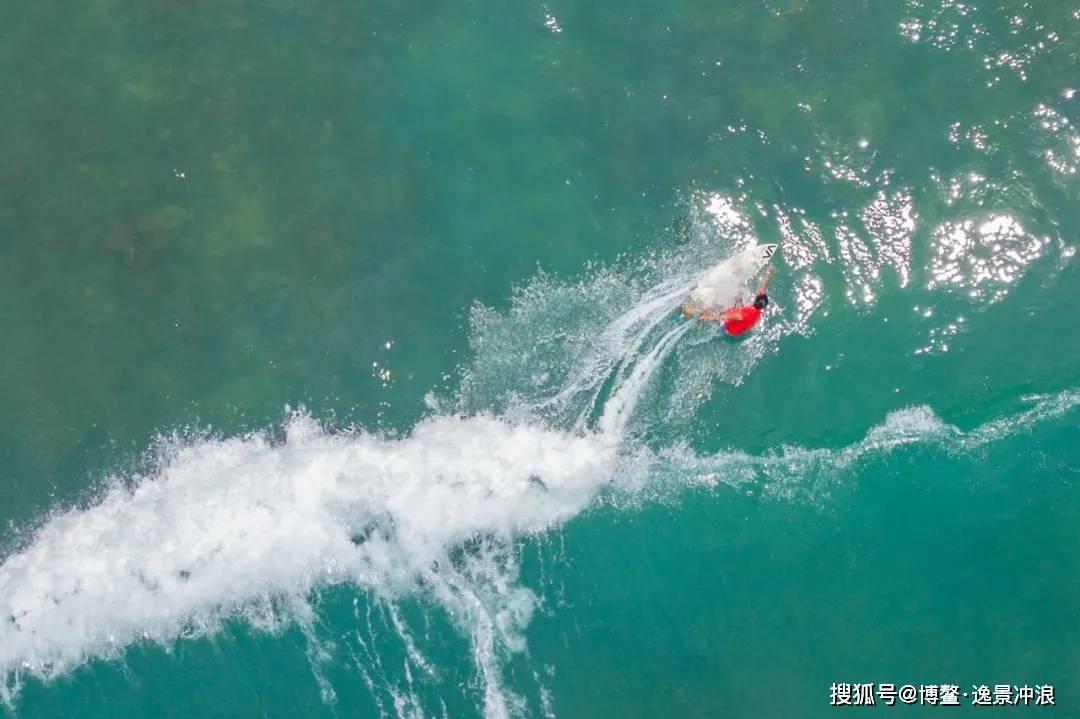 逃离黑白系房屋