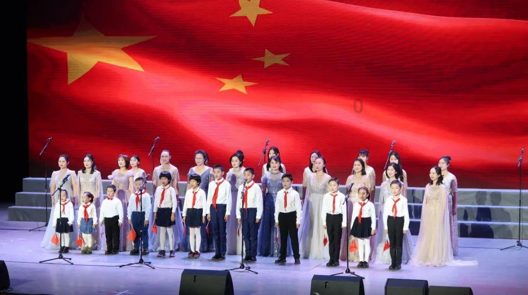 《奔跑成为我人生中的老小三》- 原来老又丑的她竟这么耀眼！